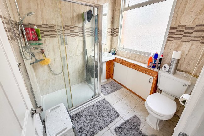 109-111 Drummond Road, Skegness PE25 3EP 5