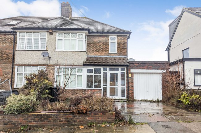 7 Sedgeway, Catford, London, SE6 1JR 4