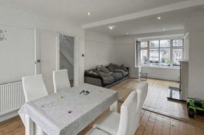 7 Sedgeway, Catford, London, SE6 1JR 4