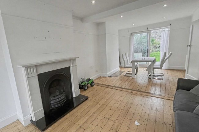 7 Sedgeway, Catford, London, SE6 1JR 4