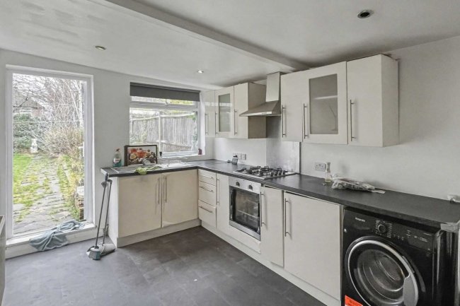 7 Sedgeway, Catford, London, SE6 1JR 4