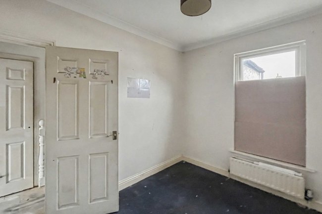 2 Edmund Road, Mitcham, Surrey, CR4 3AR 4