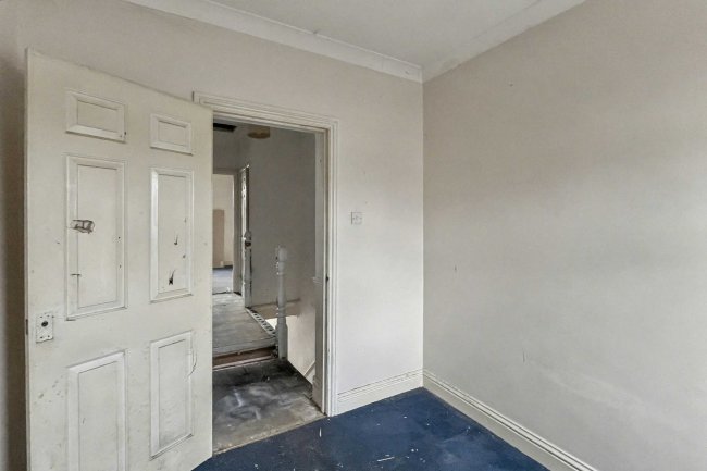 2 Edmund Road, Mitcham, Surrey, CR4 3AR 4