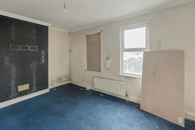 2 Edmund Road, Mitcham, Surrey, CR4 3AR 4