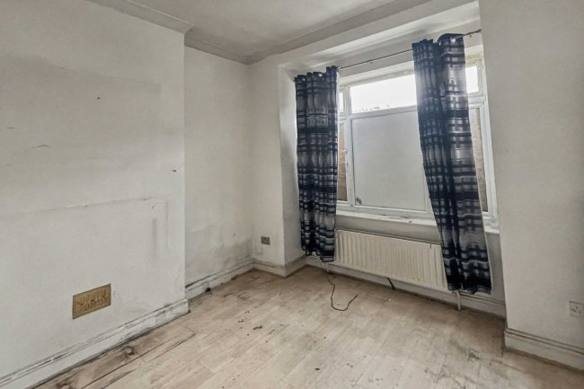 2 Edmund Road, Mitcham, Surrey, CR4 3AR 4