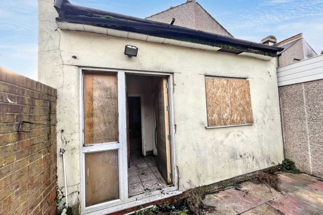 2 Edmund Road, Mitcham, Surrey, CR4 3AR 4