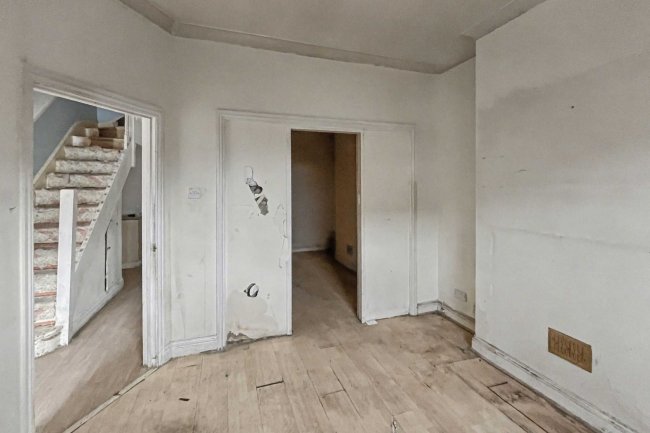 2 Edmund Road, Mitcham, Surrey, CR4 3AR 4