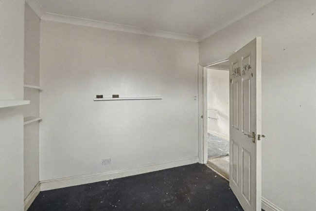 2 Edmund Road, Mitcham, Surrey, CR4 3AR 4