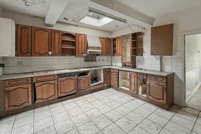 2 Edmund Road, Mitcham, Surrey, CR4 3AR 4