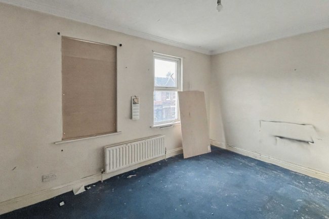 2 Edmund Road, Mitcham, Surrey, CR4 3AR 4