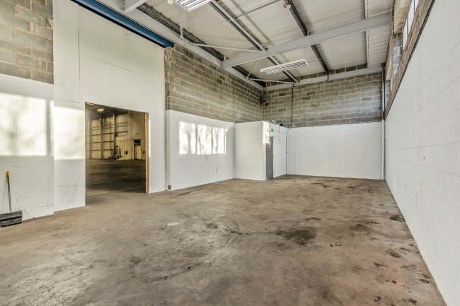 Rotherham 125, Rotherham Road, Hellaby, Rotherham S66 8EL 6