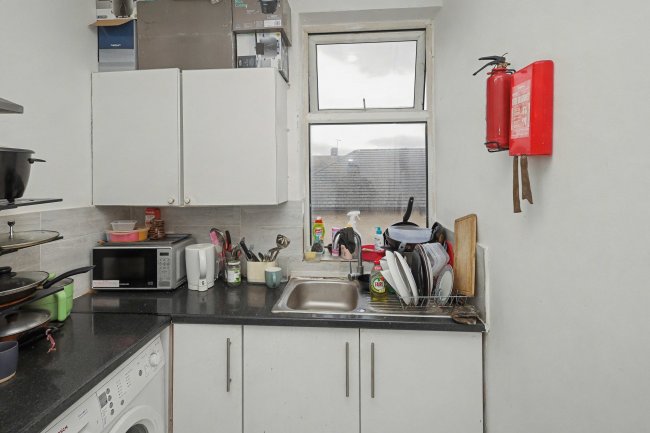 28a Goresbrook Road, Dagenham, Essex, RM9 6UR 3