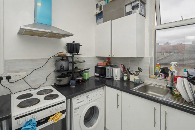 28a Goresbrook Road, Dagenham, Essex, RM9 6UR 3