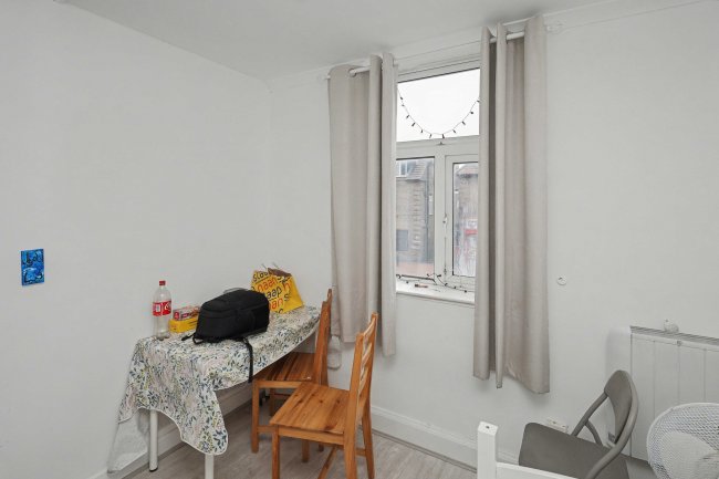 28a Goresbrook Road, Dagenham, Essex, RM9 6UR 3