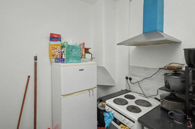 28a Goresbrook Road, Dagenham, Essex, RM9 6UR 3