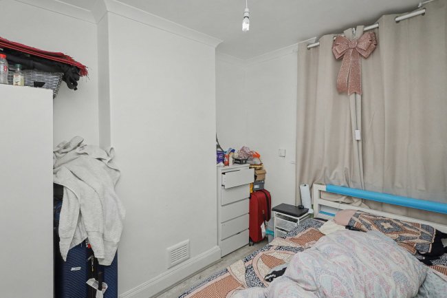 28a Goresbrook Road, Dagenham, Essex, RM9 6UR 3