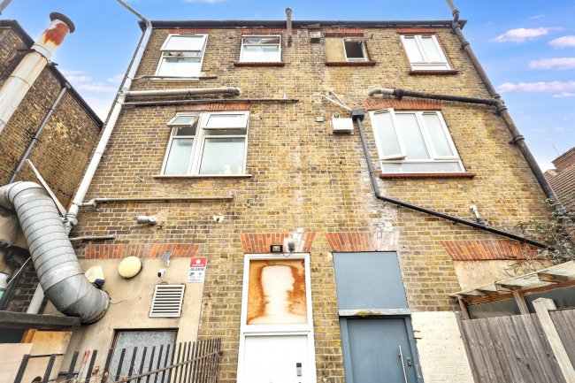 28a Goresbrook Road, Dagenham, Essex, RM9 6UR 3