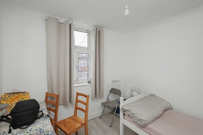 28a Goresbrook Road, Dagenham, Essex, RM9 6UR 3