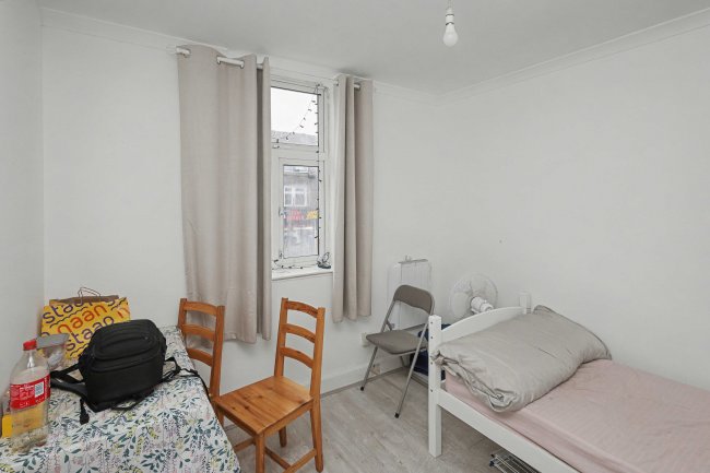 28a Goresbrook Road, Dagenham, Essex, RM9 6UR 3