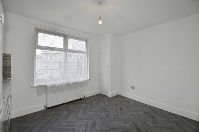 224 Prince Regent Lane, Plaistow, London E13 8SE 6