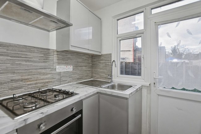 224 Prince Regent Lane, Plaistow, London E13 8SE 6