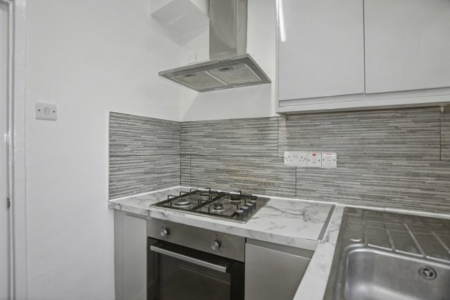 224 Prince Regent Lane, Plaistow, London E13 8SE 6