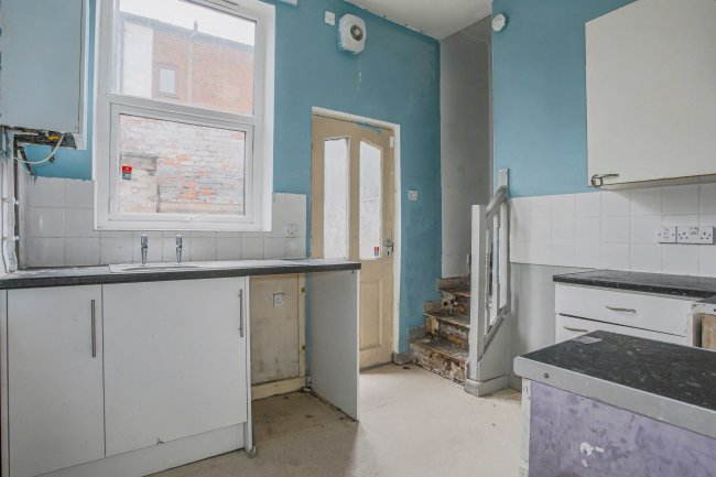 25 Lockhart Road, Preston, Lancashire, PR1 6BT 5