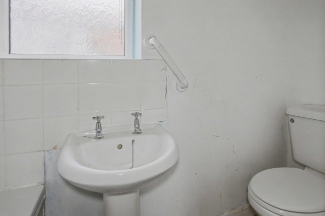 25 Lockhart Road, Preston, Lancashire, PR1 6BT 5