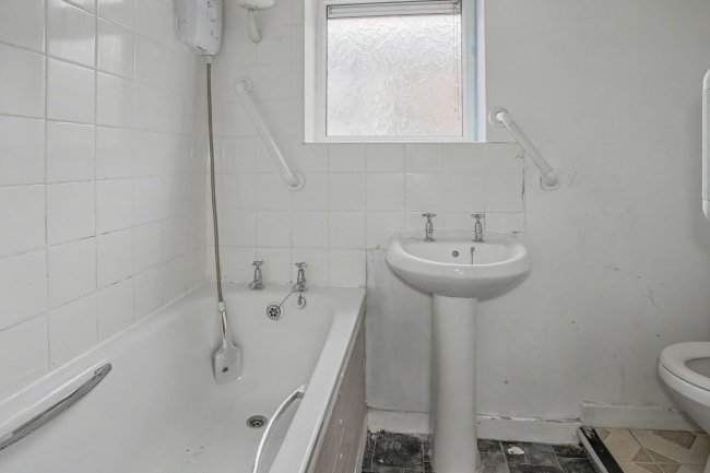 25 Lockhart Road, Preston, Lancashire, PR1 6BT 5