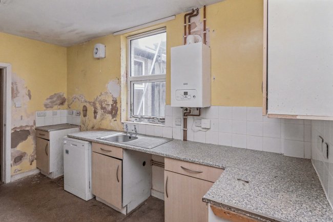 35 Eaves Street, Blackpool, Lancashire, FY1 2NH 4