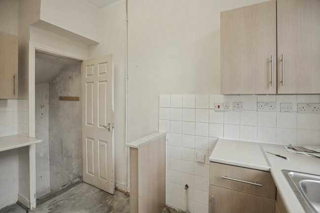 61 Bayswater Row, Leeds, West Yorkshire, LS8 5LF 6