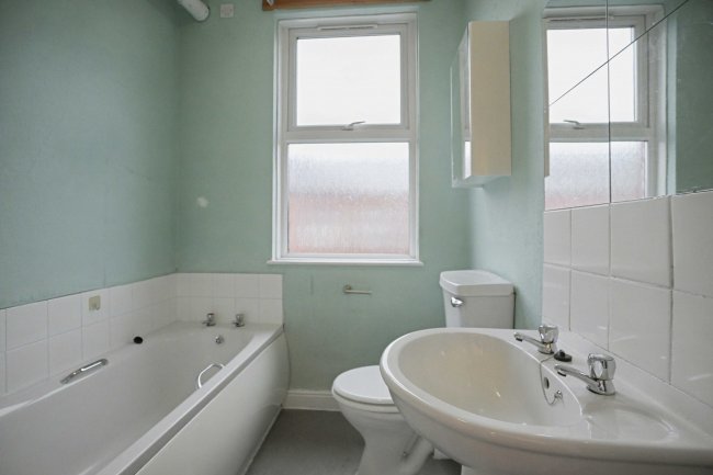 61 Bayswater Row, Leeds, West Yorkshire, LS8 5LF 6