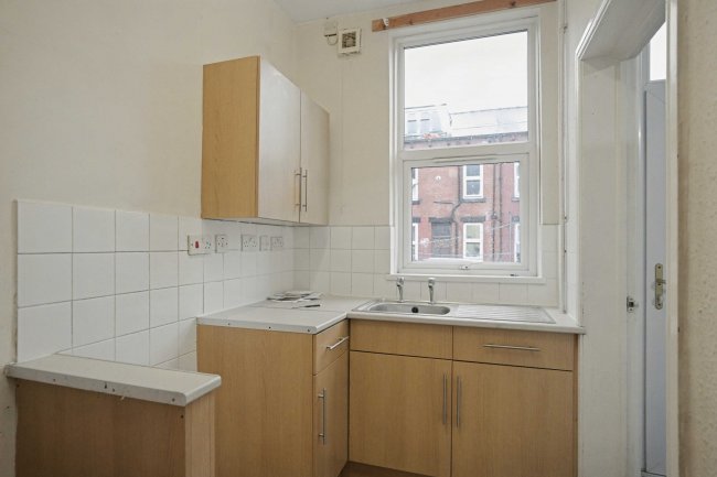 61 Bayswater Row, Leeds, West Yorkshire, LS8 5LF 6