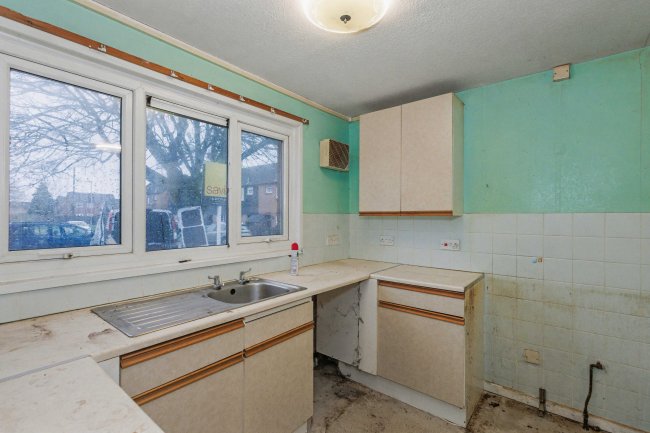 27 Owen Close, Wellingborough, Northamptonshire, NN8 3LW 8