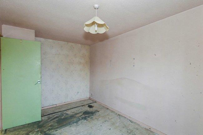 27 Owen Close, Wellingborough, Northamptonshire, NN8 3LW 8