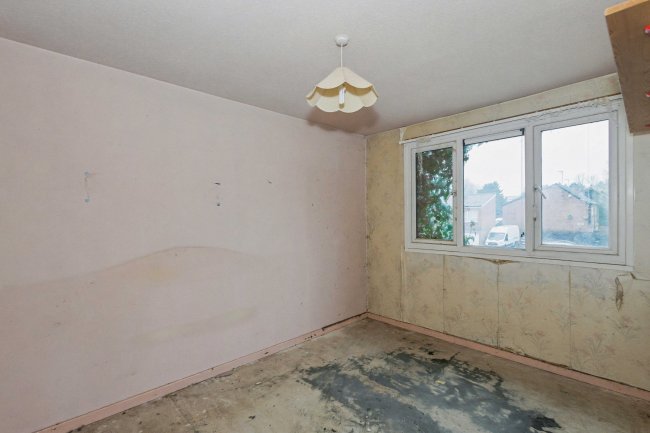 27 Owen Close, Wellingborough, Northamptonshire, NN8 3LW 8