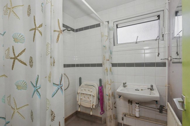 27 Owen Close, Wellingborough, Northamptonshire, NN8 3LW 8