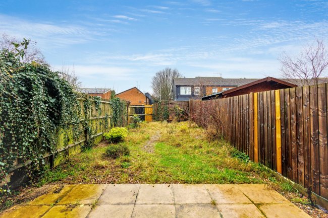 27 Owen Close, Wellingborough, Northamptonshire, NN8 3LW 8