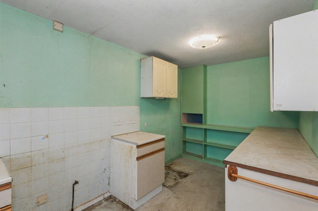 27 Owen Close, Wellingborough, Northamptonshire, NN8 3LW 8