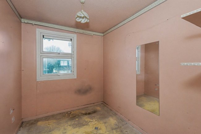 27 Owen Close, Wellingborough, Northamptonshire, NN8 3LW 8