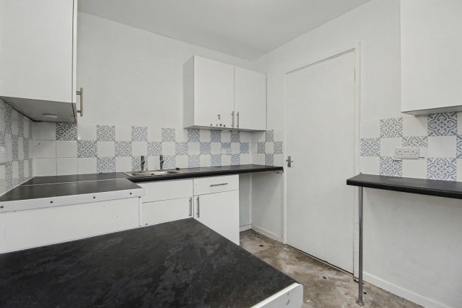 37 Firthcliffe Drive, Liversedge, West Yorkshire, WF15 6HR 8