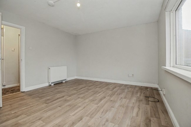 37 Firthcliffe Drive, Liversedge, West Yorkshire, WF15 6HR 8