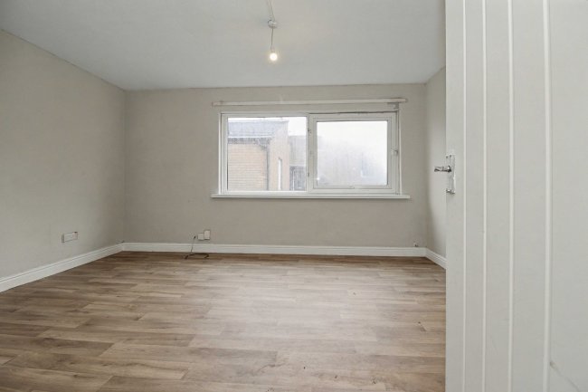 37 Firthcliffe Drive, Liversedge, West Yorkshire, WF15 6HR 8