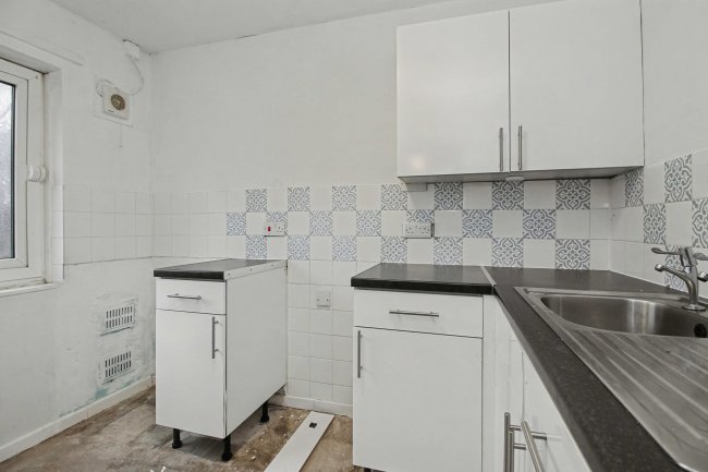 37 Firthcliffe Drive, Liversedge, West Yorkshire, WF15 6HR 8