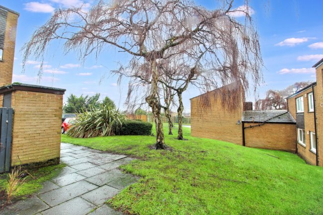 37 Firthcliffe Drive, Liversedge, West Yorkshire, WF15 6HR 8