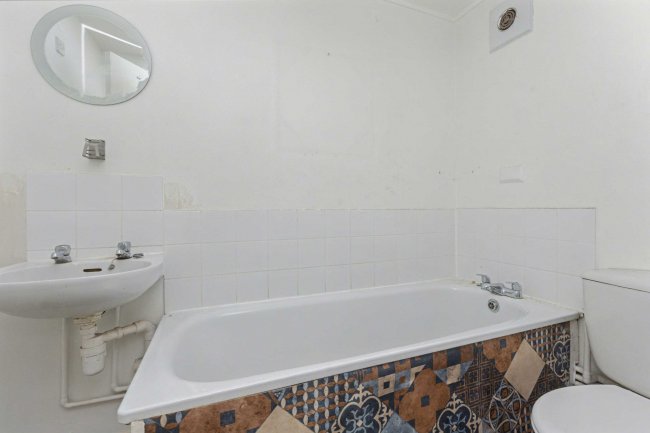 Flat 49 Quartercroft, Pyramid Close, Weston Favell, Northampton NN3 8DP 6