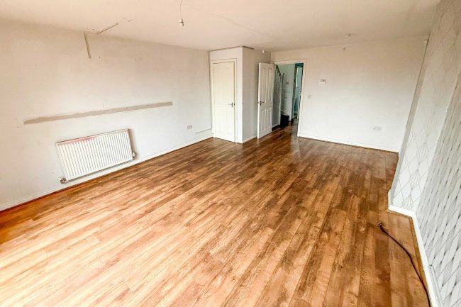 17 Little Meadow Close, Ilkeston, Derbyshire, DE7 8YH 5