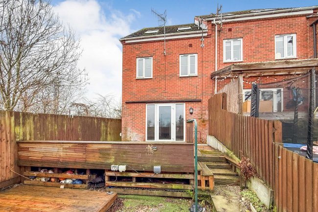 17 Little Meadow Close, Ilkeston, Derbyshire, DE7 8YH 5