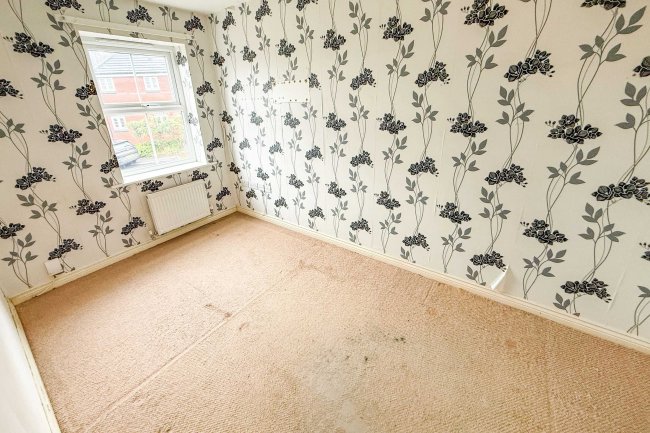 17 Little Meadow Close, Ilkeston, Derbyshire, DE7 8YH 5