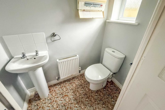 17 Little Meadow Close, Ilkeston, Derbyshire, DE7 8YH 5